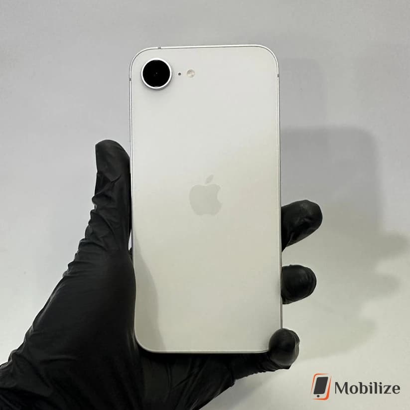 iPhone 16e White