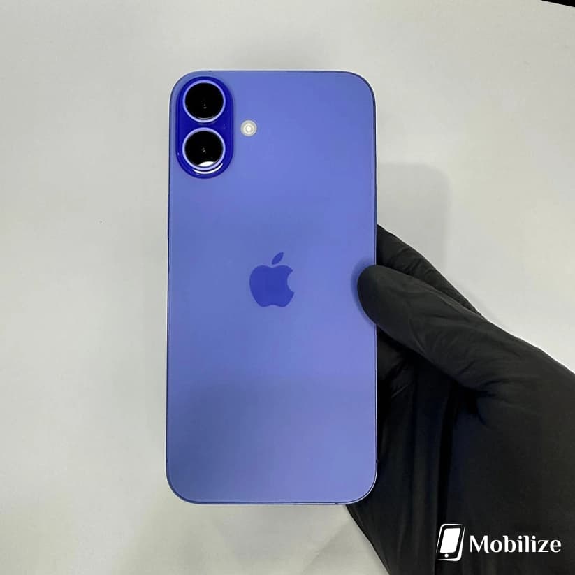 iPhone 16 Teal